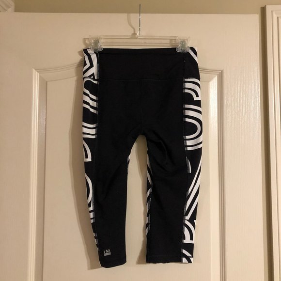 Victoria's Secret VSX Sport 3/4 Length Workout Leggings - Picture 2 of 2